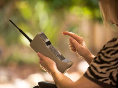 Erstes Handy der Welt: Das erste Mobiltelefon auf dem Markt