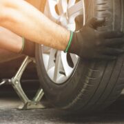 Was ist beim Radwechsel mit einem Wagenheber zu beachten? Tipps und wichtige Sicherheitsvorkehrungen