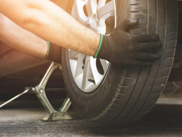 Was ist beim Radwechsel mit einem Wagenheber zu beachten? Tipps und wichtige Sicherheitsvorkehrungen