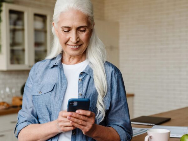 Telefon für Senioren Testsieger Die besten Modelle 2025